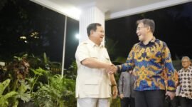 Ketua Umum Partai Gerindra Prabowo Subianto bersama Politikus PDI Perjuangan Budiman Sudjatmiko. (Dik. Tim Media Prabowo Subianto)