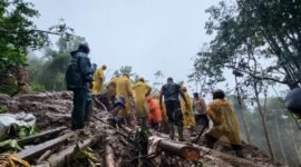 Petugas gabungan masih melakukan pencarian dan pertolongan warga Kabupaten Karangasem. (Dok. BNPB) 

