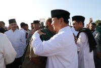 Ketua Umum Partai Gerindra Prabowo Subianto saat bersama Masyarakat. (Facbook.com/@Prabowo Subianto)

