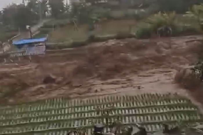 Banjir bandang menerjang Kabupaten Solok, Sumatra Barat. (Dok. BPBD Solok)