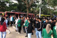  Aliansi Mahasiswa Kalimantan Barat Untuk Keutuhan Bangsa (AMKB2) menggelar aksi kawal surat rakyat di depan Kantor Tim Kampanye Daerah (TKD) Kalimantan Barat. (Dok. AMKB2)