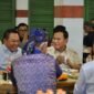 Menteri Pertahanan, Prabowo Subianto Mampir Makan Bakso di Cimahi. (Dok. Tim Media Prabowo)