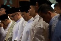 Menteri Pertahanan dan presiden terpilih 2024-2029 Prabowo Subianto melaksanakan ibadah salat Idul Fitri 1445 H di Masjid Nurul Wathon. (Dok. Tim Media Prabowo)