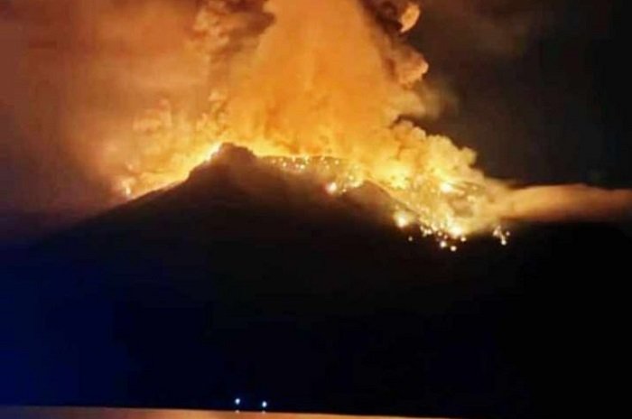 Terjadi Peningkatan Aktivitas Gunung Api Ruang dari Level II (WASPADA) menjadi Level III (SIAGA) di Kabupaten Sitaro, Provinsi Sulawesi Utara.(Dok. BPBD kab Sitaro)