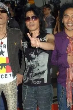 Ayo Meriahkan Penutupan FORNAS VIII NTB Bareng Slank!