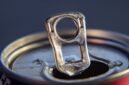 Segelas soda diet yang tampak segar, ternyata menyimpan risiko otak menua.  (Pixabay.com/BelgPix)