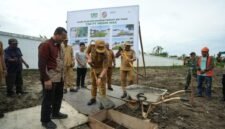 Peletakan batu pertama Pembangunan alun alun di Kecamatan Percut Sei Tuan, Deli Serdang Sumatera Utara, dilakukan secara langsung oleh Bupati Deli Serdang, dr. H. Asri Ludin Tambunan, M.Ked., Sp.PD, didampingi Wakil Bupati Lom Lom Suwondo, S.S., serta manajemen Musim Mas, pada 16 Desember 2025.