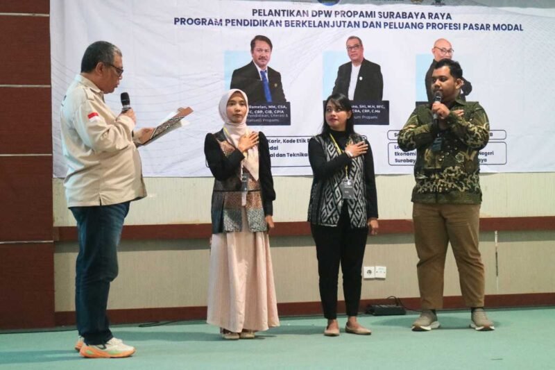 Foto : PROPAMI Surabaya Raya resmi dilantik, membuka jalan lahirnya profesional pasar modal baru melalui edukasi, kolaborasi, dan penguatan kompetensi investasi nasional. (doc.PROPAMI)